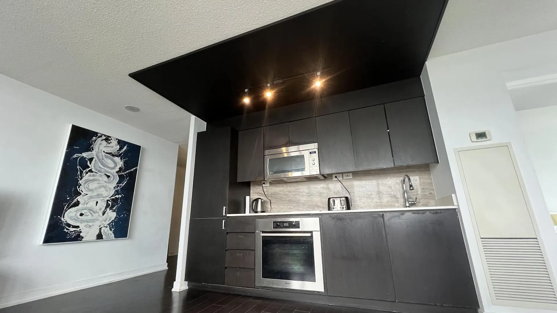 Apartment Axiom Suites Toronto