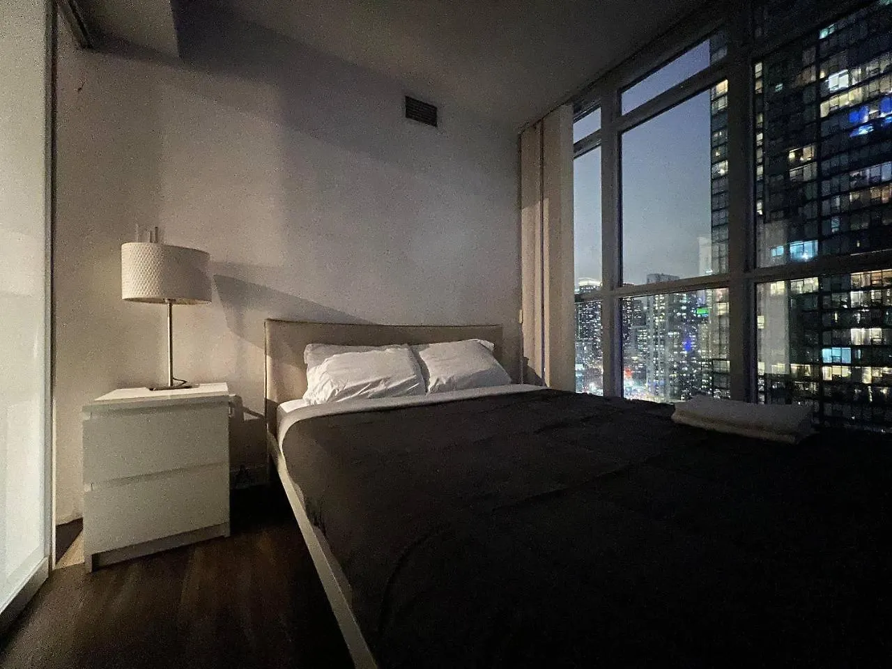 Apartment Axiom Suites Toronto Canada