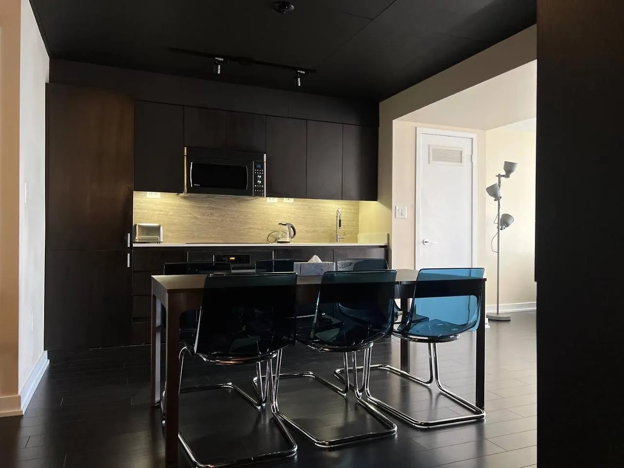 Apartment Axiom Suites Toronto