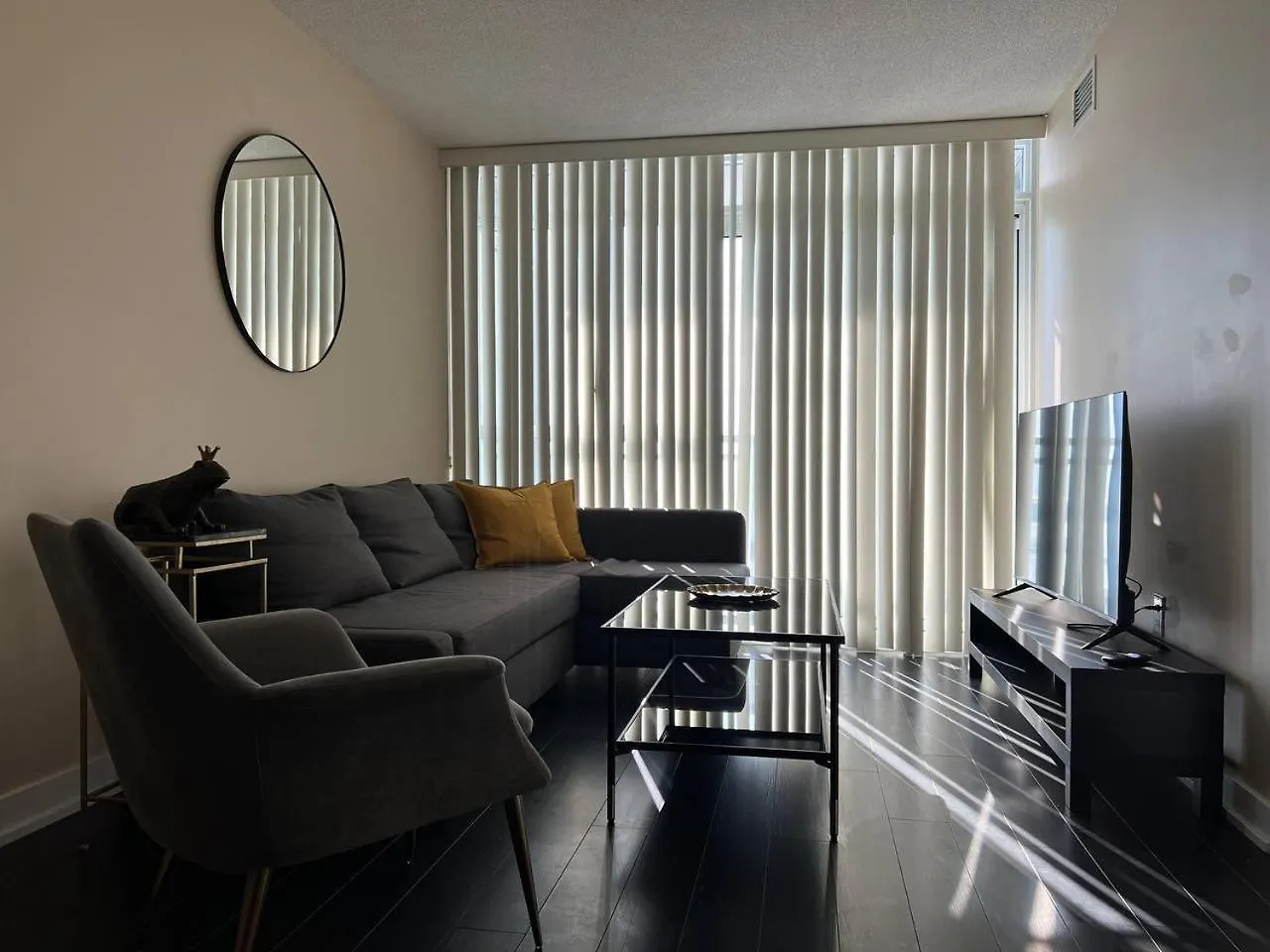 Apartment Axiom Suites Toronto