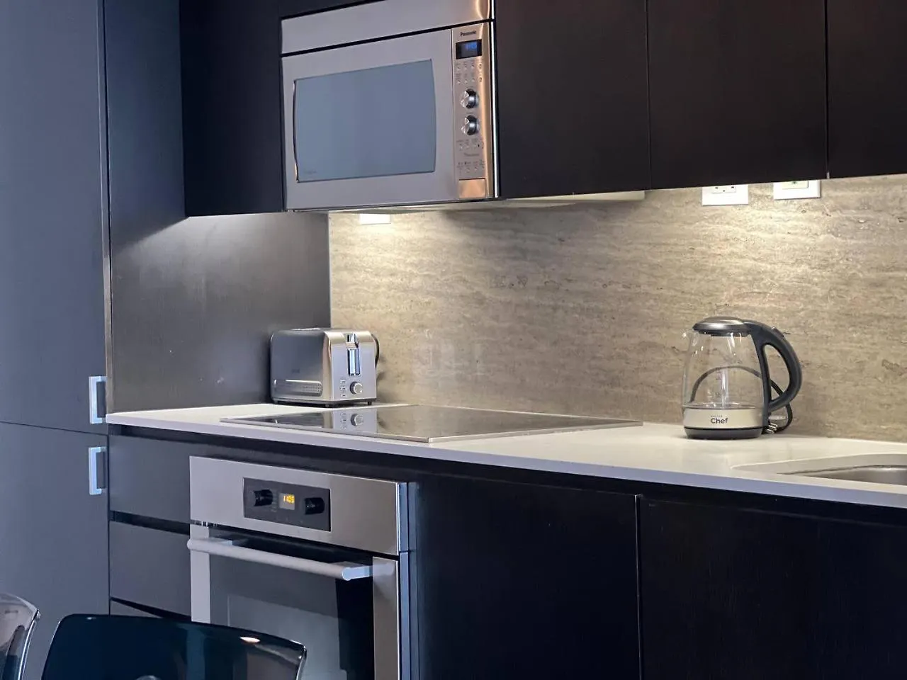 Axiom Suites Toronto 0*,