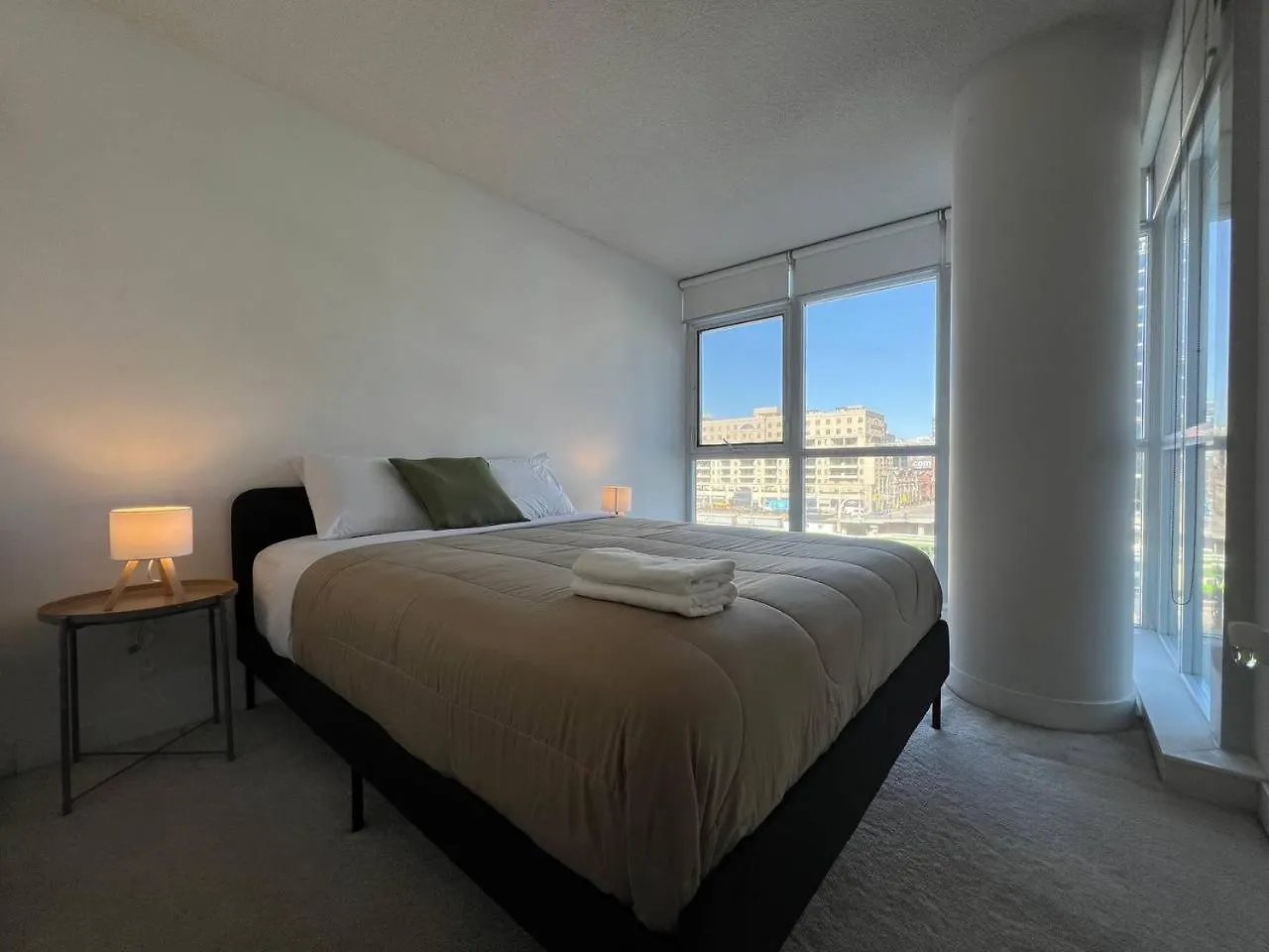 Apartment Axiom Suites Toronto
