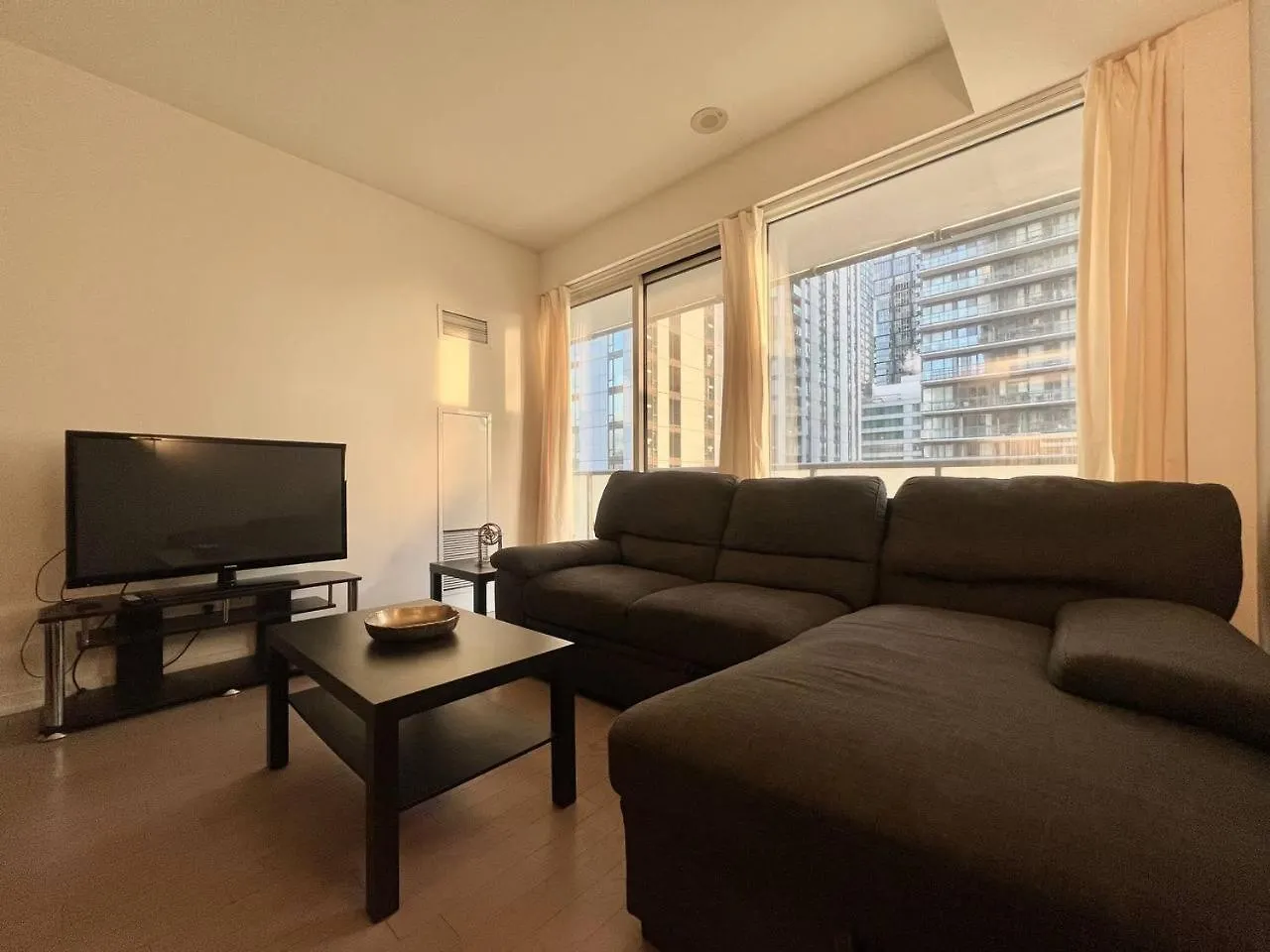 Apartment Axiom Suites Toronto