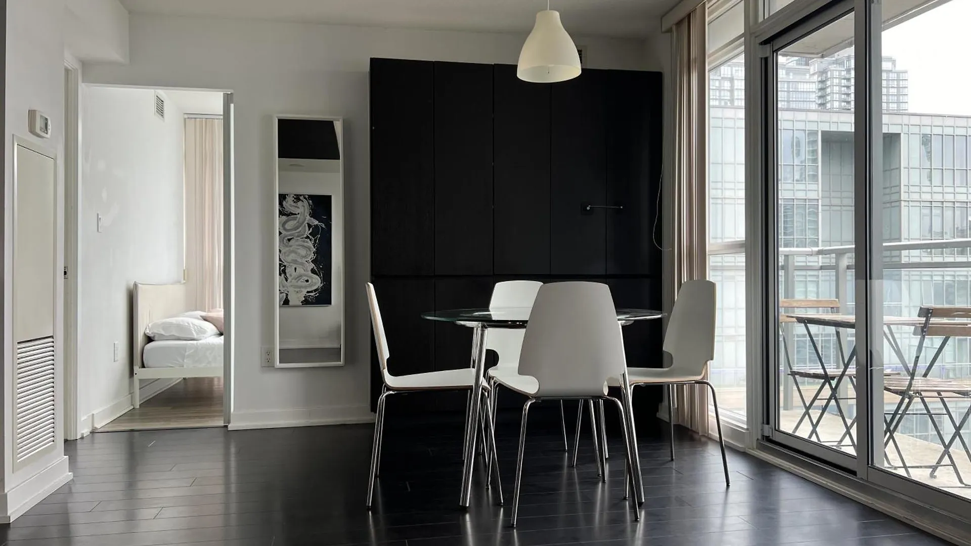 Apartment Axiom Suites Toronto