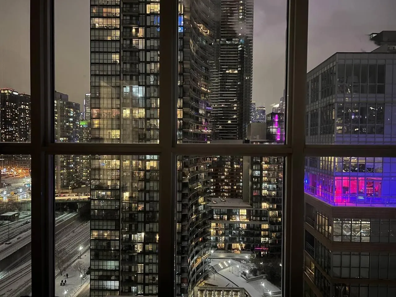 Apartment Axiom Suites Toronto Canada