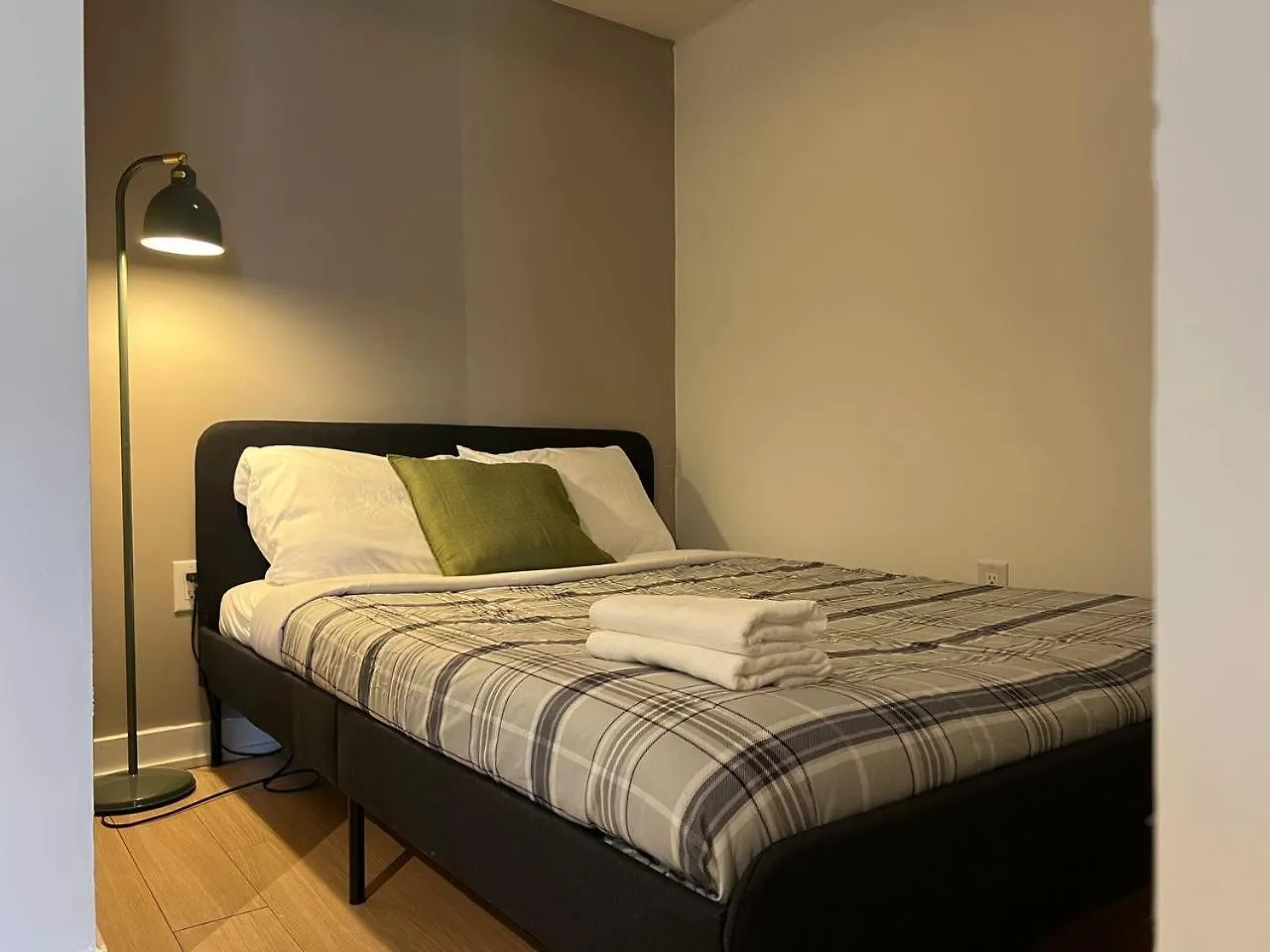Apartment Axiom Suites Toronto