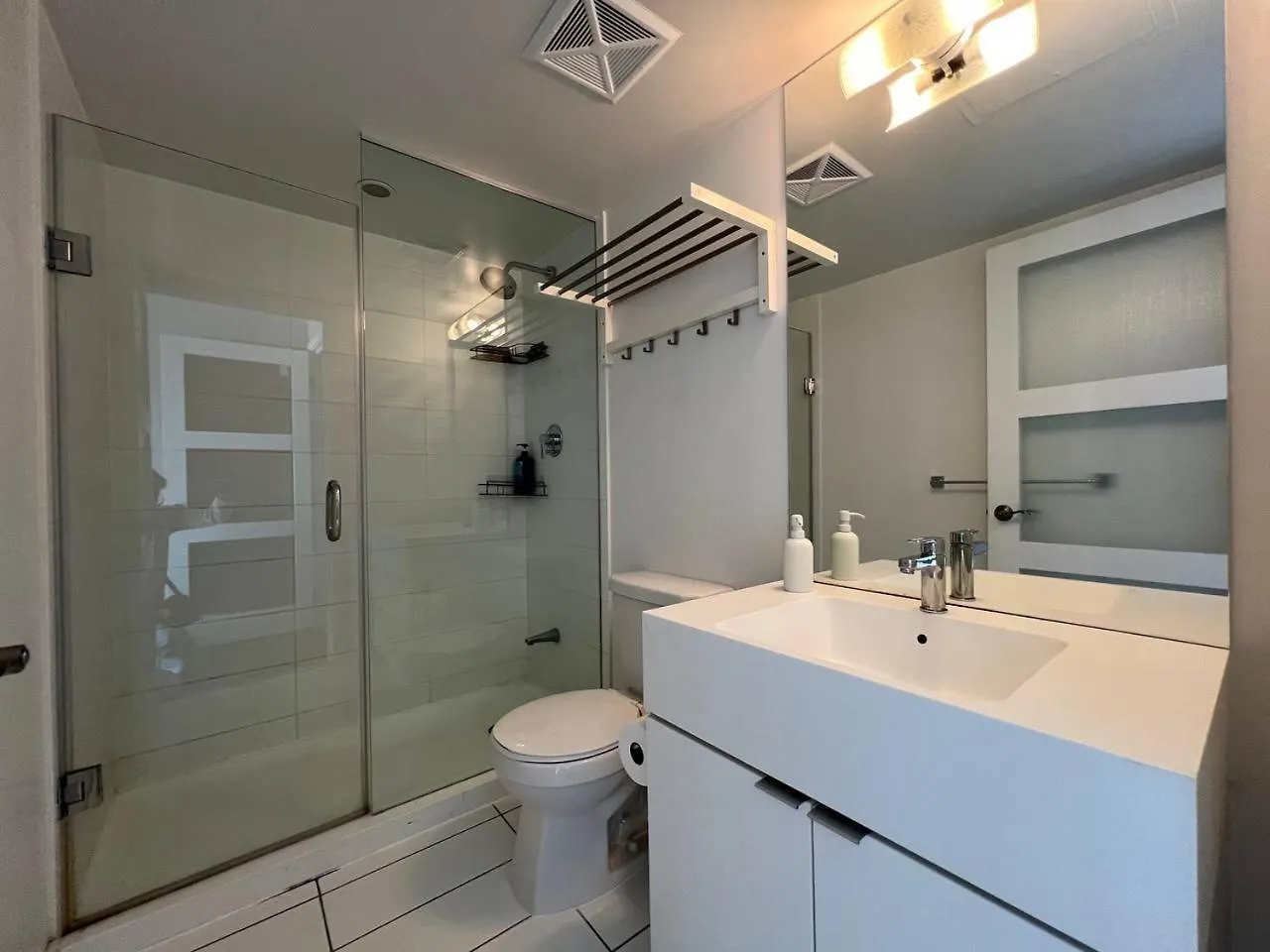 Apartment Axiom Suites Toronto Canada